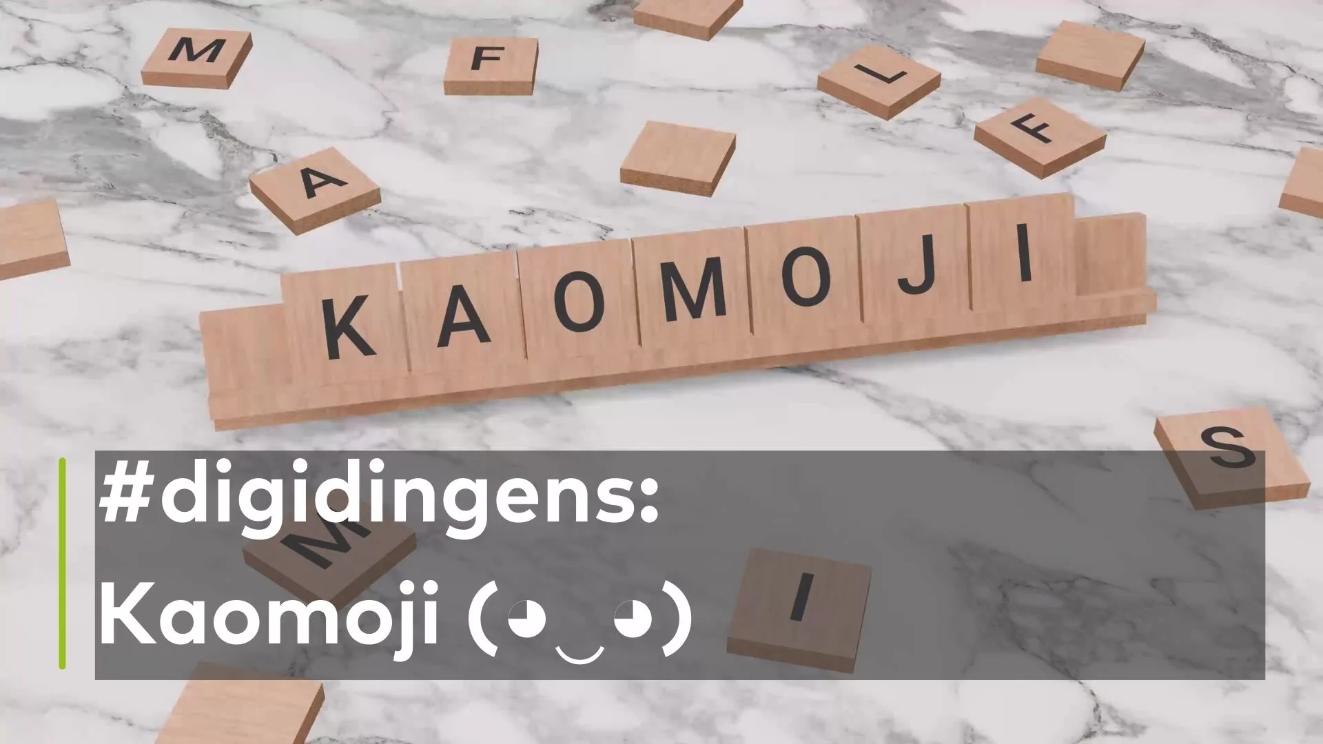 Ein Scrabble Spiel, mit welchem das Wort Kaomoji buchstabiert wird. In der Bildunterschrift steht: #digidingens: Kaomoji (◕‿◕)